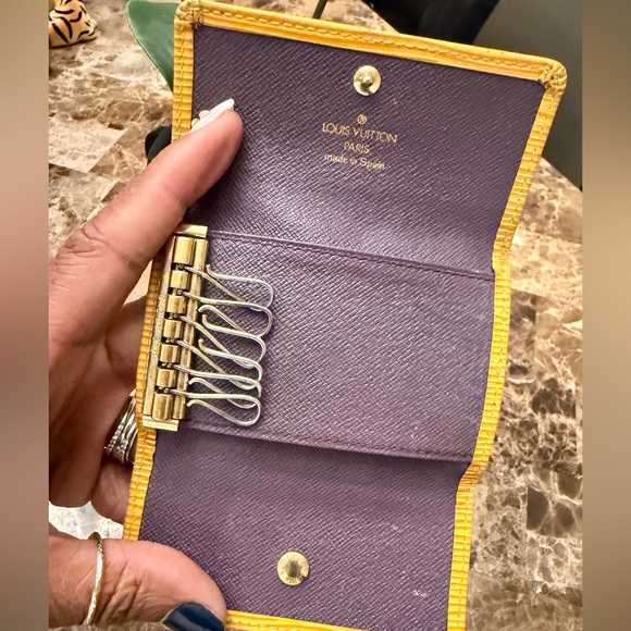 ⭐️⭐️Louis Vuitton Yellow Epi Leather 6-Ring Key-holder Wallet - Picture 8 of 15